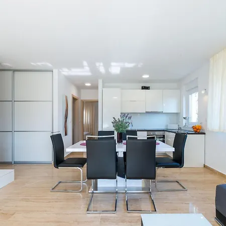 Martan By Interhome Vir